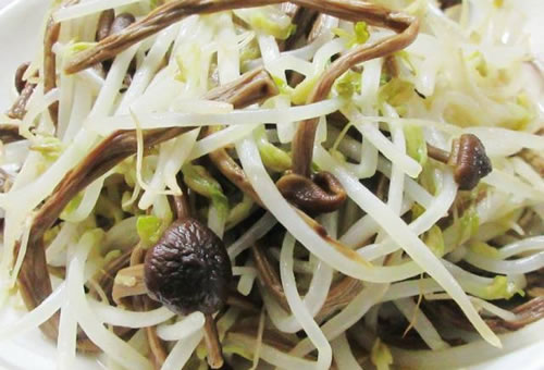 茶树菇吸收豆芽汁水